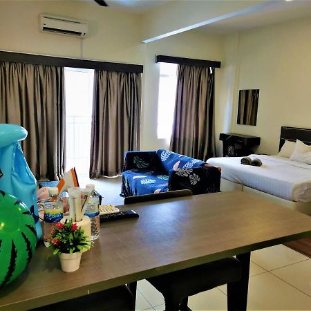 B - Lagoon Water Themepark Suite Melaka Town Exterior foto